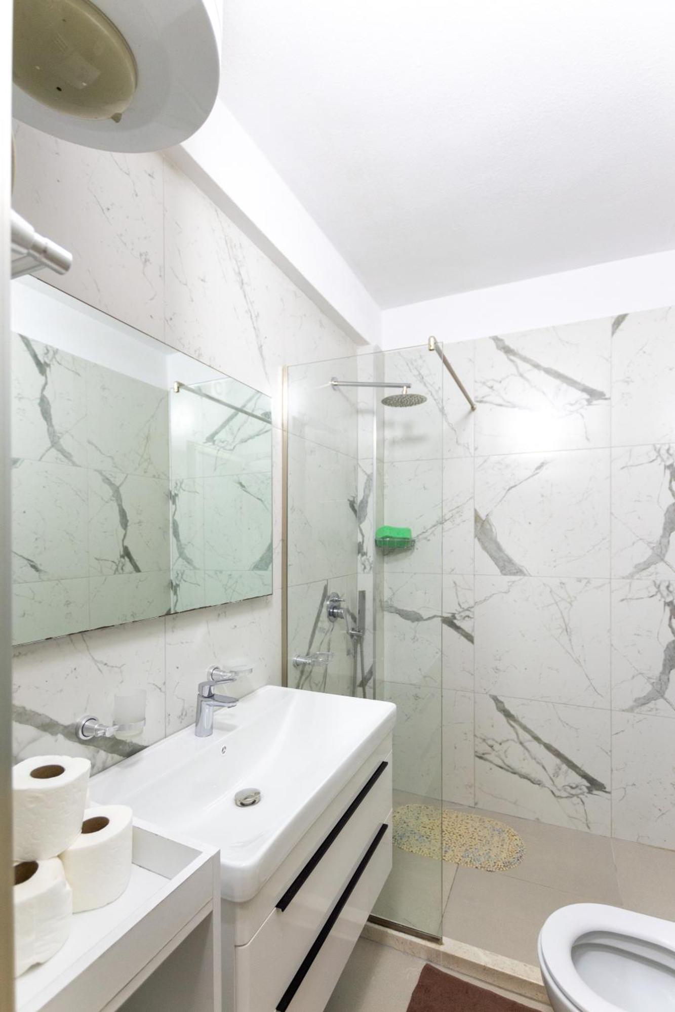Apartman Comfortable Next To The Durrës