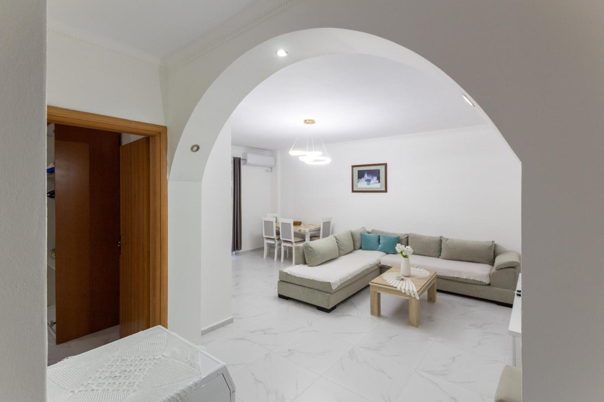 Comfortable Next To The * Durrës