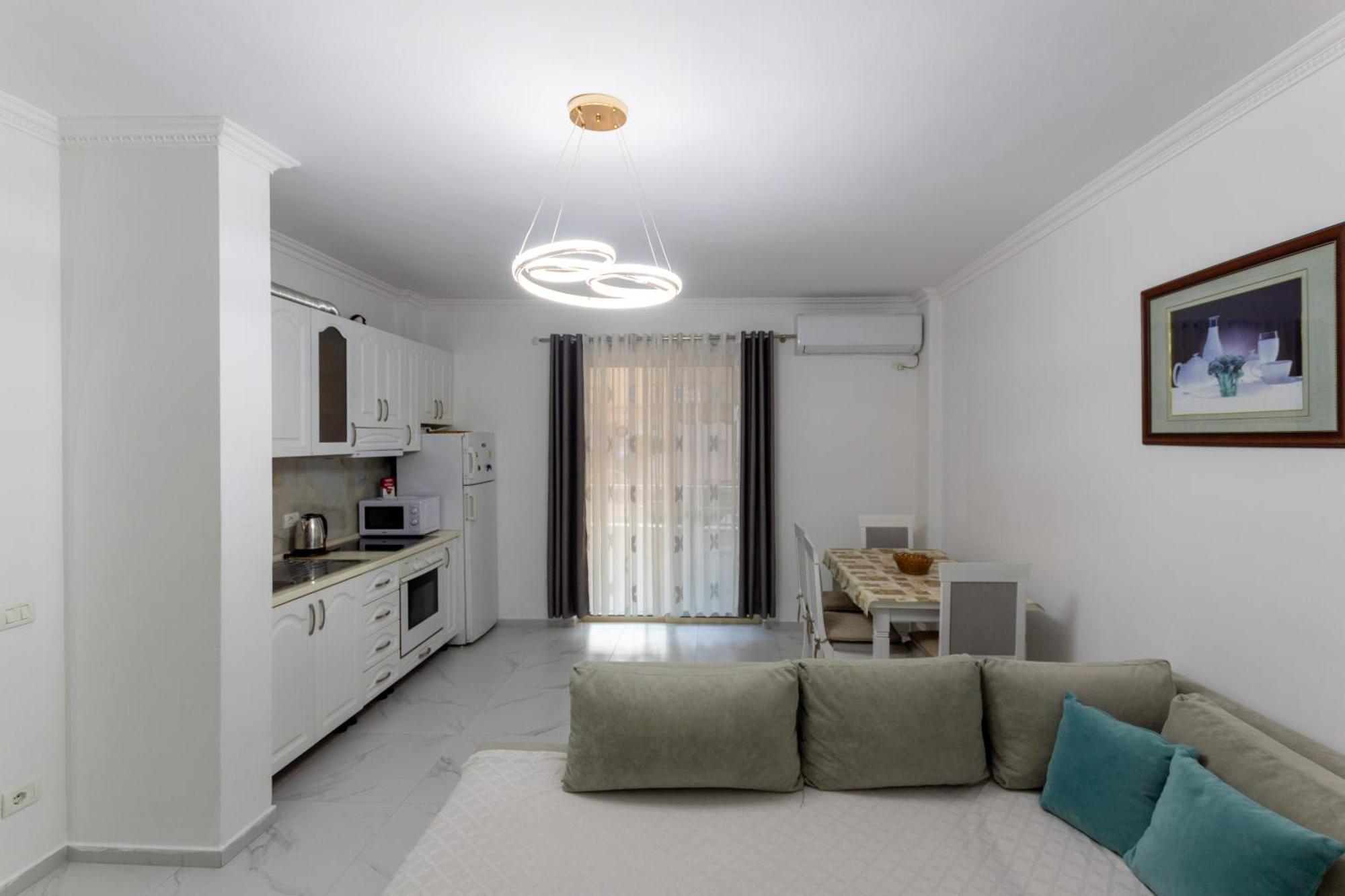Comfortable Next To The Appartamento